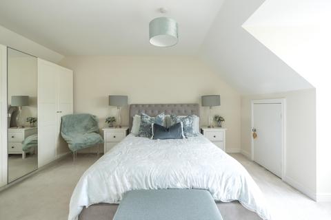 12 Alexander Road, Frenchay, Bristol, BS16 1UZ
