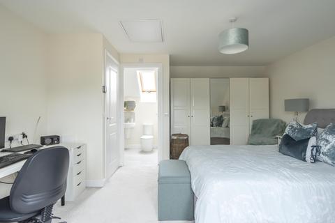 12 Alexander Road, Frenchay, Bristol, BS16 1UZ