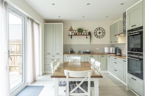 12 Alexander Road, Frenchay, Bristol, BS16 1UZ