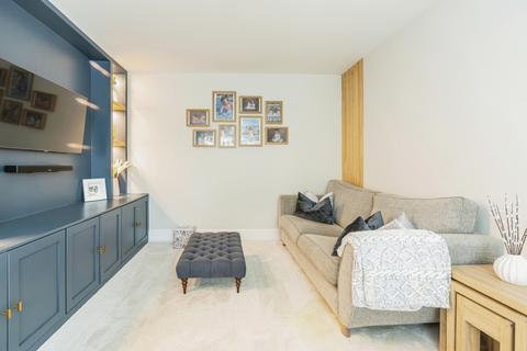 12 Alexander Road, Frenchay, Bristol, BS16 1UZ