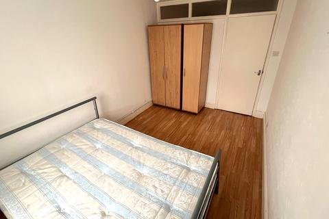 2 bedroom flat to rent, Redbridge Lane East, Ilford IG4