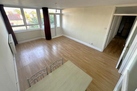 2 bedroom flat to rent, Redbridge Lane East, Ilford IG4