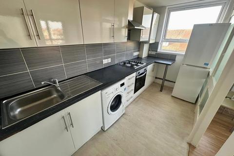 2 bedroom flat to rent, Redbridge Lane East, Ilford IG4