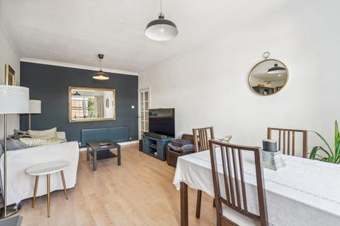 2 bedroom flat for sale, Bulstrode Court, Gerrards Cross, Buckinghamshire