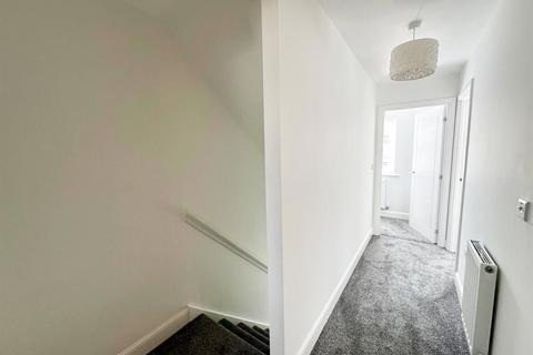 8 Baldwin Road, Eastburn, Keighley, BD20 8AF