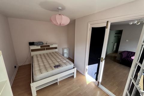 1 bedroom flat to rent, Roebuck Court, Highams Park, E4