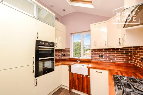 2 bedroom flat to rent, Whitestile Road, TW8