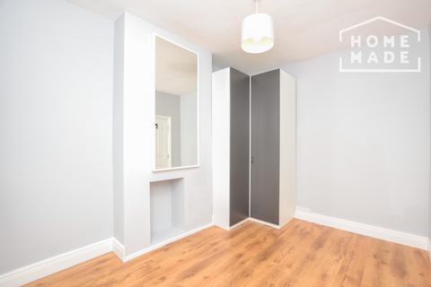 2 bedroom flat to rent, Whitestile Road, TW8