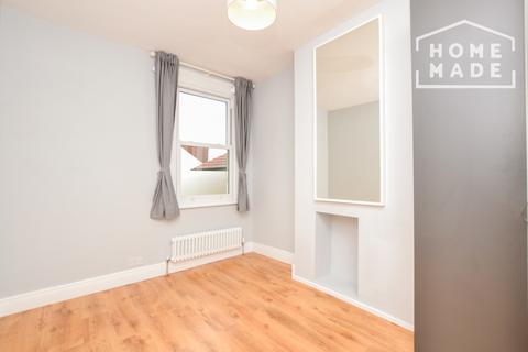 2 bedroom flat to rent, Whitestile Road, TW8