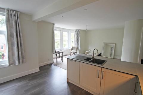 2 bedroom flat to rent, Bushmead Avenue, Bedford