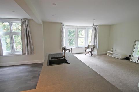 2 bedroom flat to rent, Bushmead Avenue, Bedford