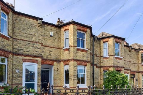 3 bedroom terraced house to rent, Gordon Road, Sevenoaks  TN13 1HE