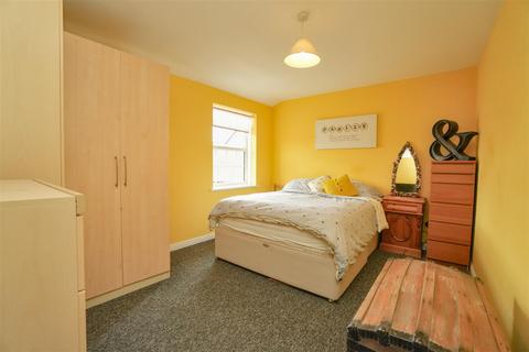 2 bedroom flat for sale, Wilkinsons Court, Easingwold, YO61 3GH