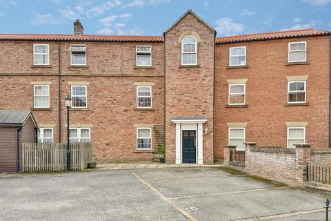 2 bedroom flat for sale, Wilkinsons Court, Easingwold, YO61 3GH