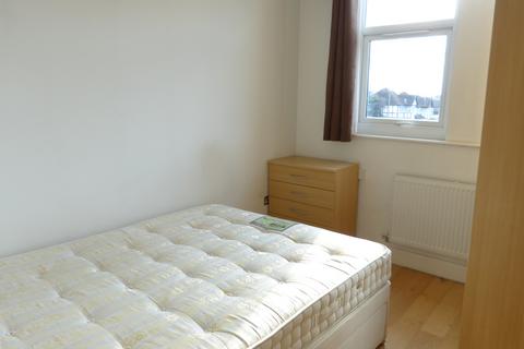 2 bedroom flat to rent, Station Road, London, NW4