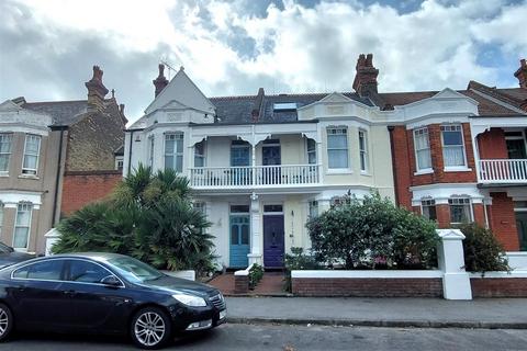 4 bedroom semi-detached house to rent, West Cliff Road, Broadstairs