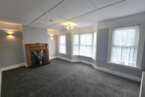 3 bedroom maisonette to rent, London Road, Greenhithe, DA9