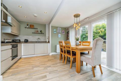 1 Grenoside Grange Close, Grenoside, Sheffield, S35 8LY