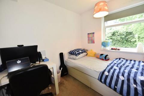 3 bedroom house to rent, 27 Park Edge Close