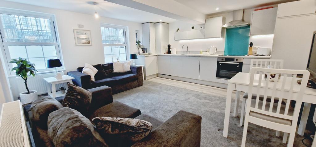 Albert Street, Ramsgate 1 bed apartment - £850 pcm (£196 pw)