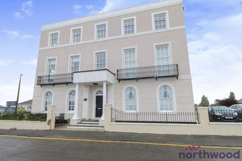 2 bedroom apartment to rent, East Terrace, Walton-on-the-Naze CO14