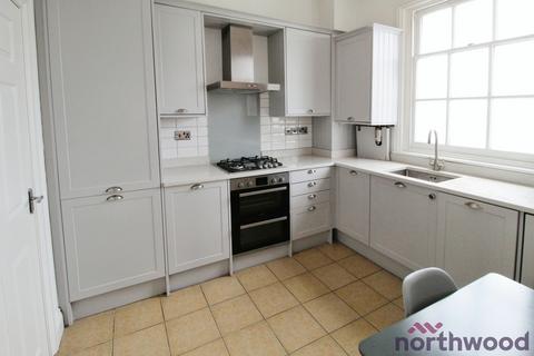 2 bedroom apartment to rent, East Terrace, Walton-on-the-Naze CO14