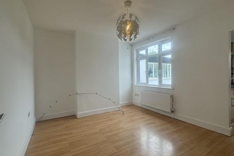 2 bedroom flat to rent, Southview Avenue, Neasden, NW10