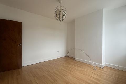 2 bedroom flat to rent, Southview Avenue, Neasden, NW10