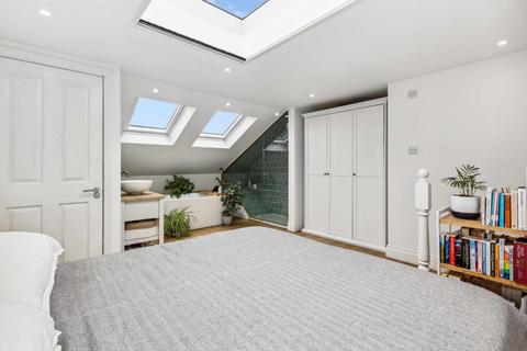 11 Morval Road, London, SW2 1DG