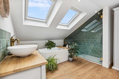 11 Morval Road, London, SW2 1DG
