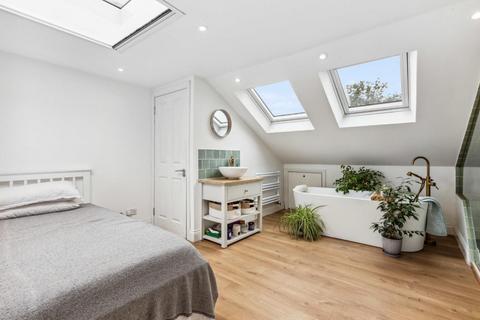 11 Morval Road, London, SW2 1DG