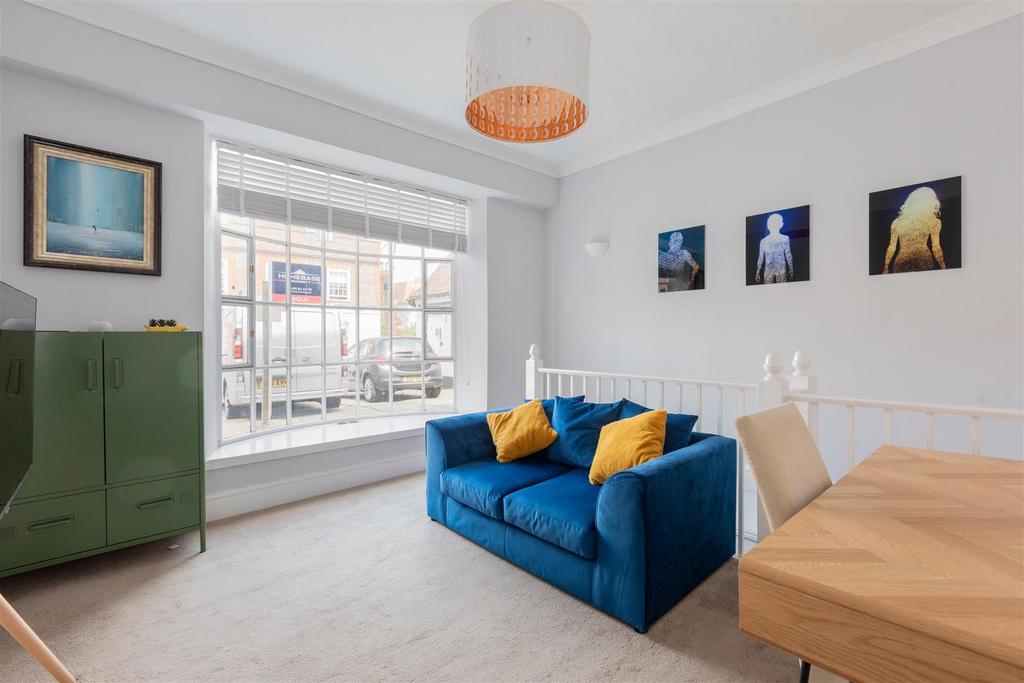 Flat 1 16 High St Benson-08.jpg