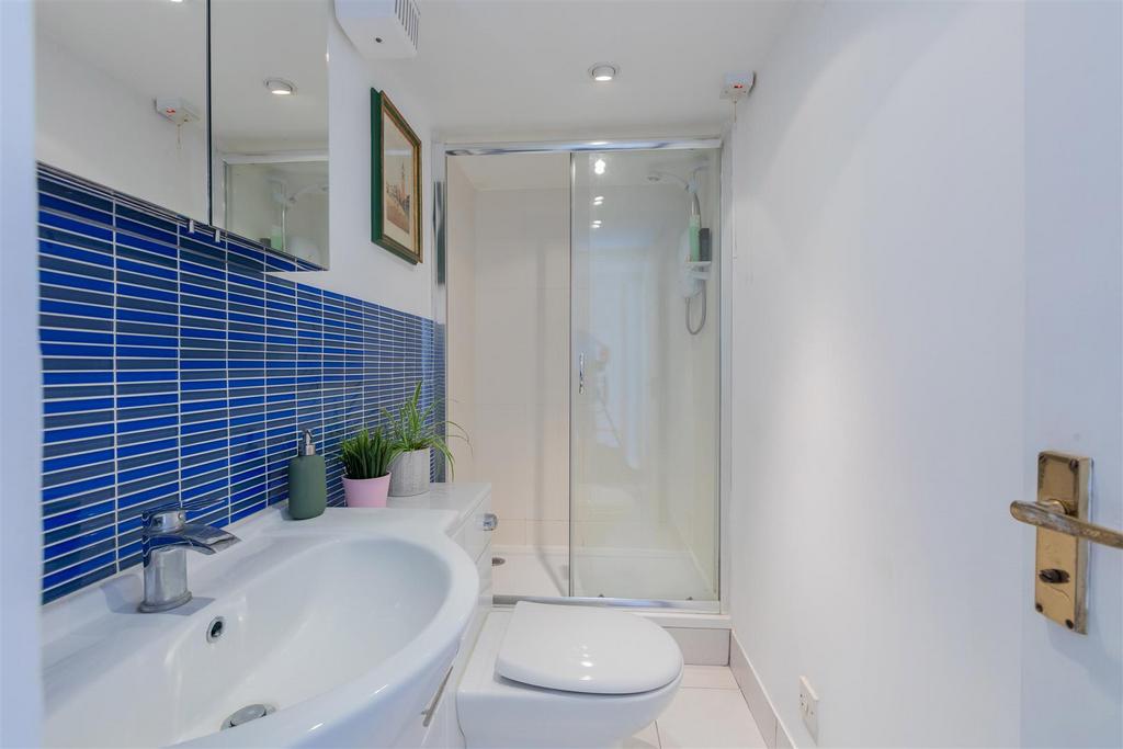 Flat 1 16 High St Benson-11.jpg