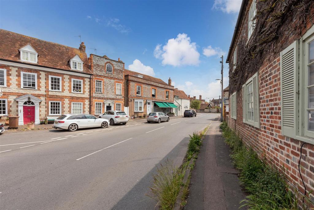 Flat 1 16 High St Benson-04.jpg