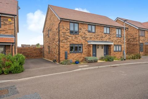 16 Moore Gardens, Wootton, Bedford, MK43 9RQ