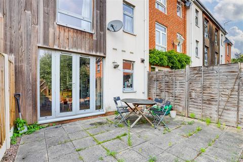 4 bedroom terraced house for sale, Nazareth Road, Lenton NG7