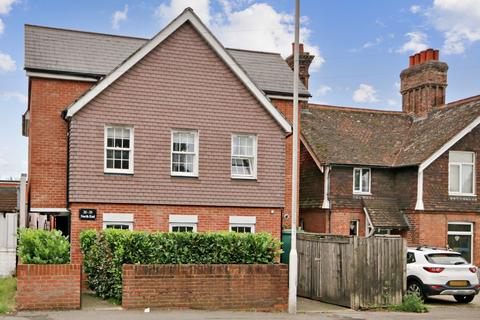 1 bedroom flat for sale, London Road, East Grinstead, RH19