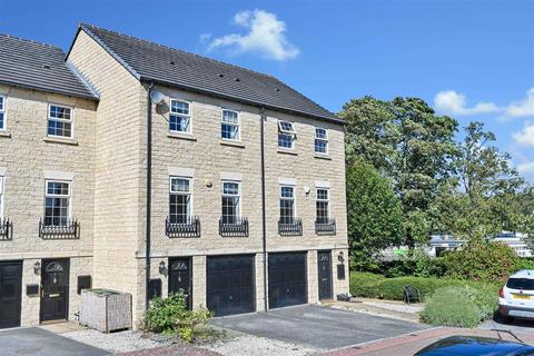 4 bedroom townhouse for sale, Silver Cross Way, Guiseley, Leeds