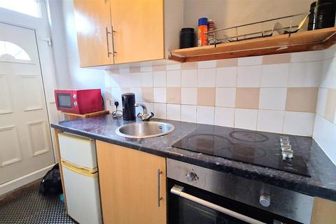 1 bedroom flat to rent, Hillcrest View, Chapeltown