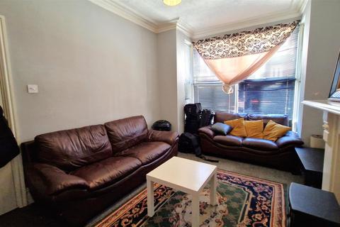 1 bedroom flat to rent, Hillcrest View, Chapeltown