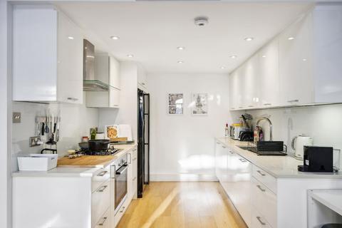 3 bedroom flat to rent, Brook Mews North, London, W2.