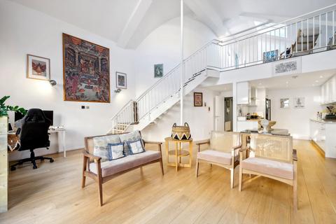 3 bedroom flat to rent, Brook Mews North, London, W2.