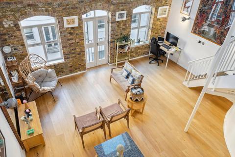 3 bedroom flat to rent, Brook Mews North, London, W2.