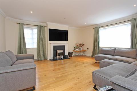 5 bedroom detached house to rent, Banstead