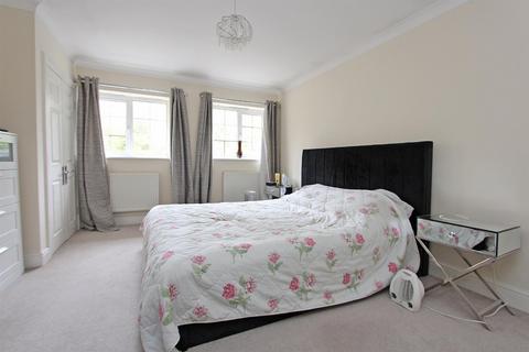 5 bedroom detached house to rent, Banstead