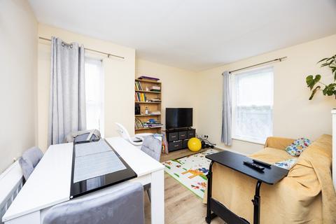 2 bedroom flat for sale, Tollgate Road, London E6