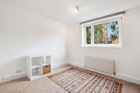 2 bedroom flat to rent, Farley Court, Melbury Road, London