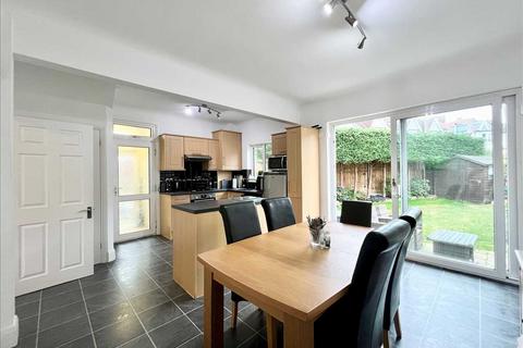 4 bedroom end of terrace house for sale, Leigh on Sea SS9