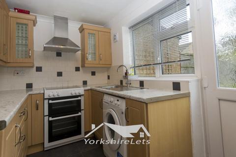 3 bedroom house to rent, Fosse Way, Leeds LS25