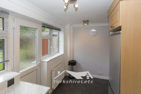 3 bedroom house to rent, Fosse Way, Leeds LS25